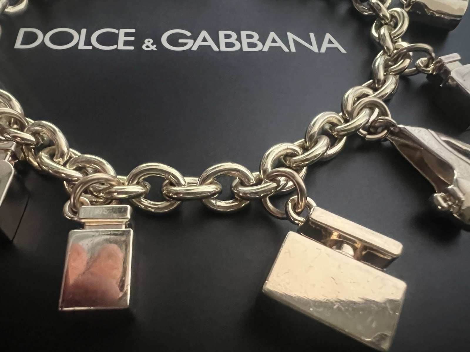 🔴 DOLCE & GABBANA bracciale charm gioiello acciaio dorato con pendenti iconici