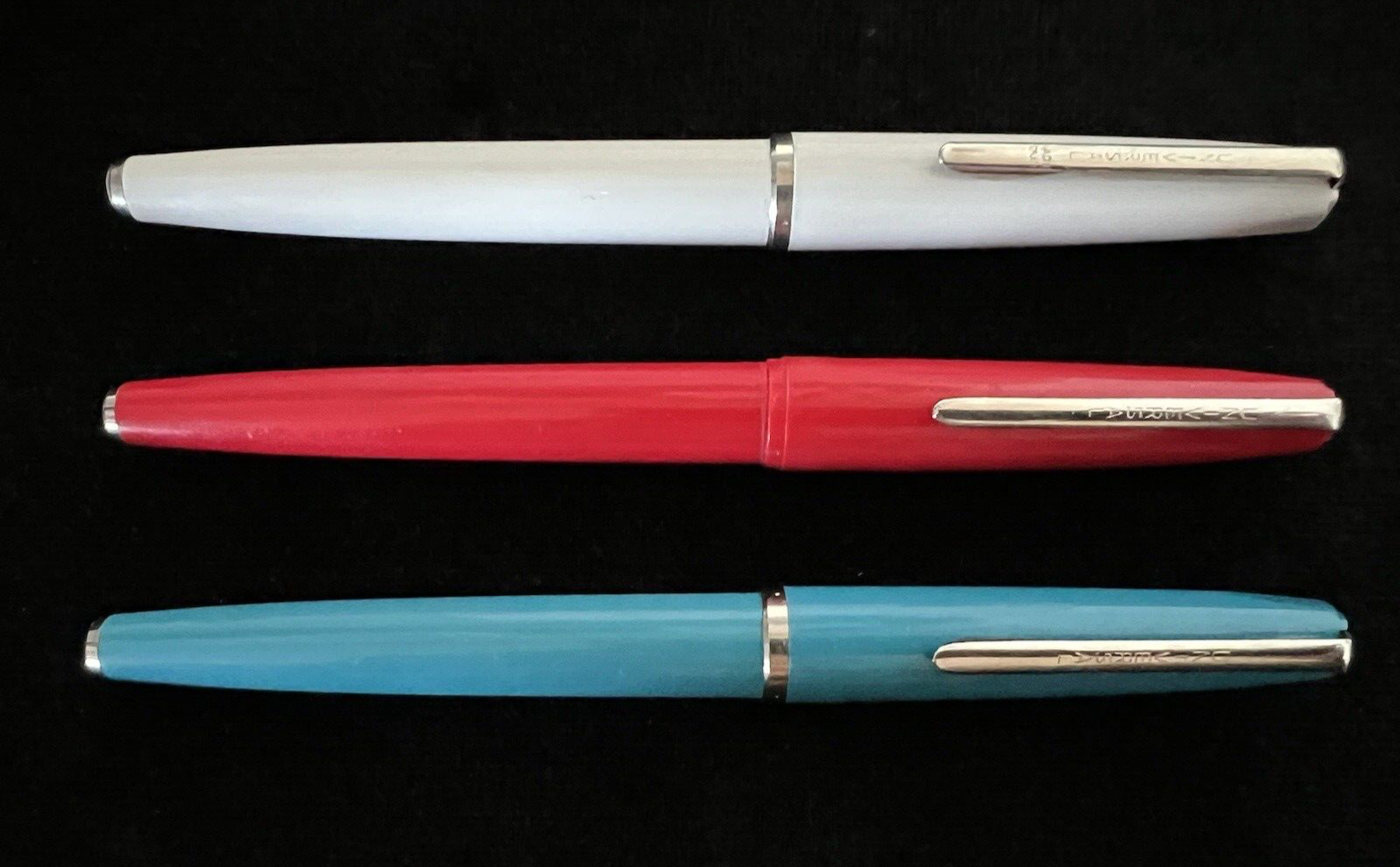 Universal-Füllfederhalter, Kolbenform, Rot, Blau, Weiß, Vintage '70er Jahre, 3 Stück 