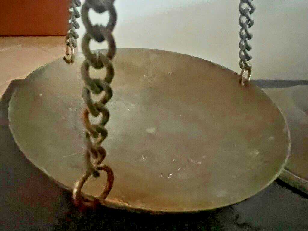 🔴 Waage mit Tabletts und Ketten, bronziertes Eisen, Vintage-Präsentationsketten, L 30 cm 