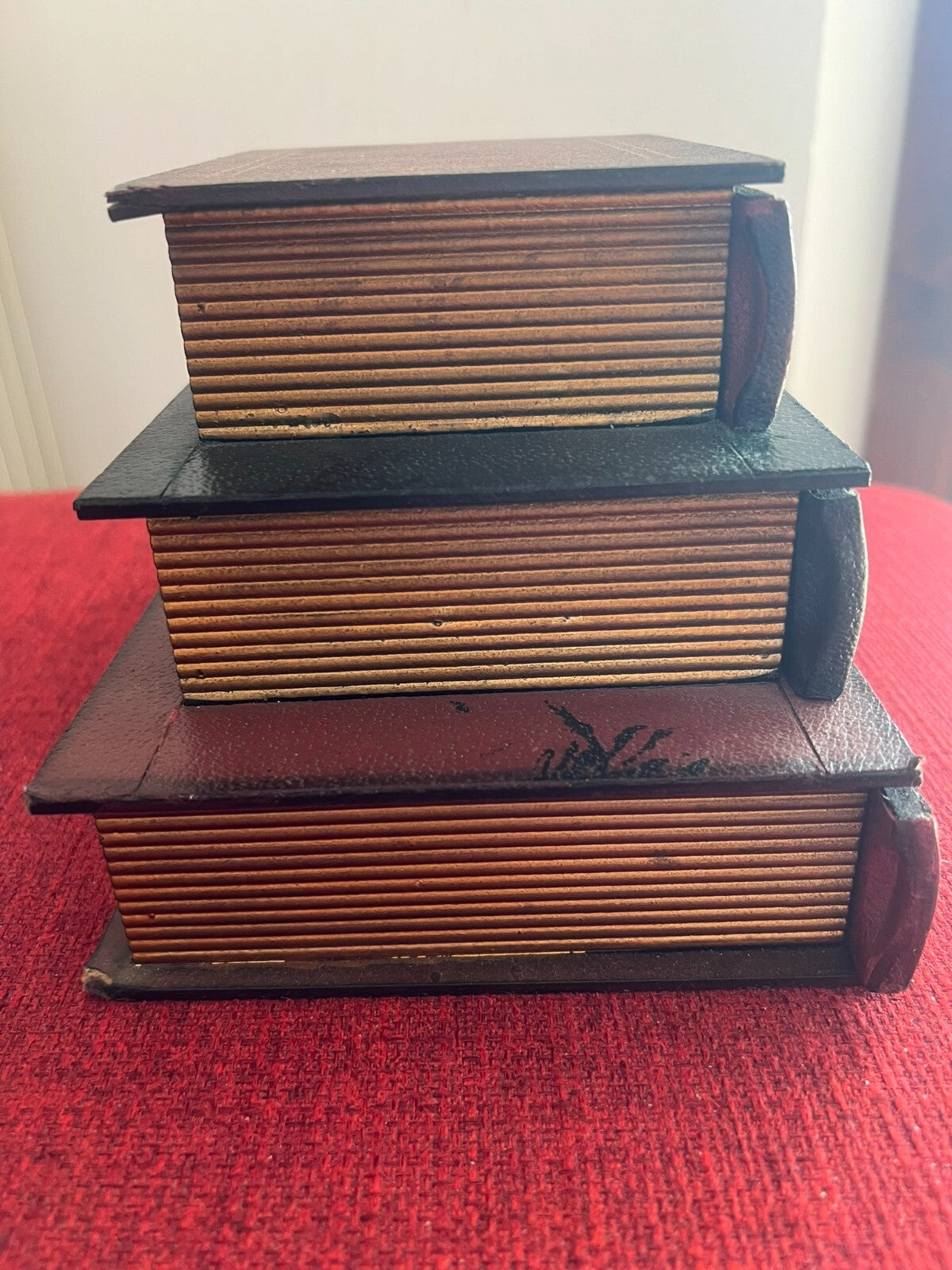 🔴 Bücher-Tresor zum Verstecken von Wertsachen mit Lederknöpfen, L 22 cm 