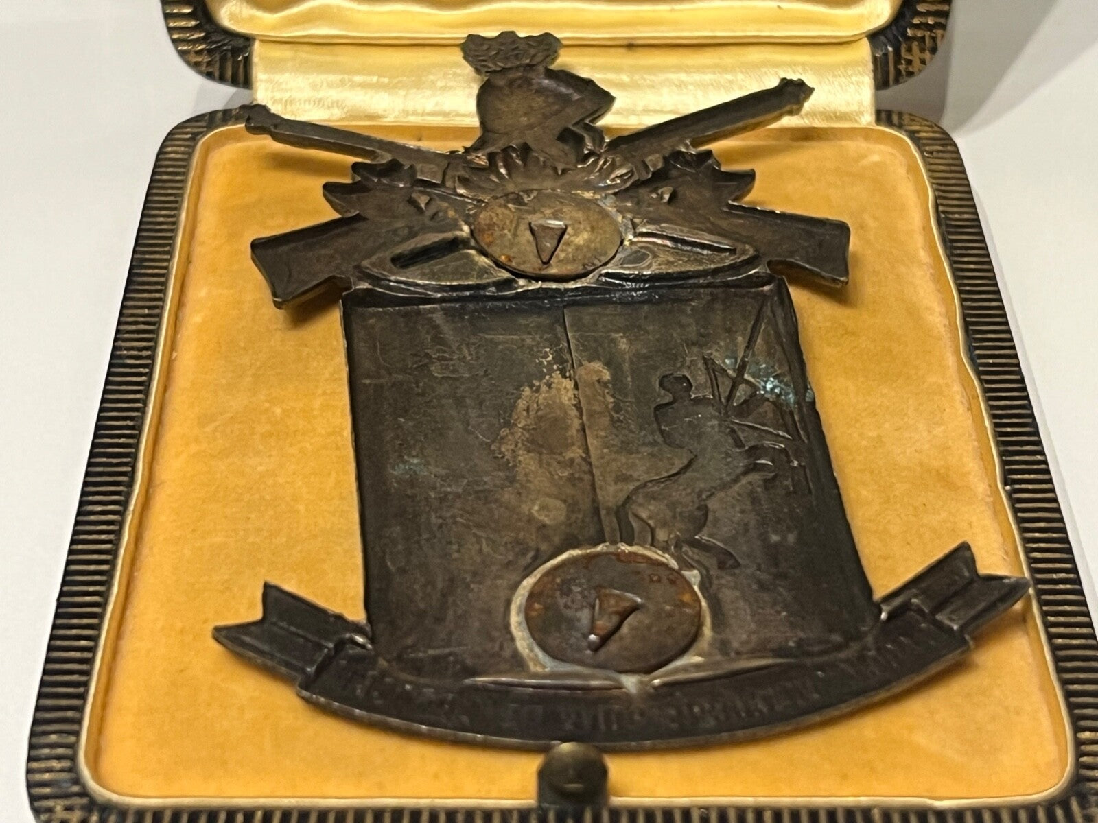 🔴 Distintivo D'ACCIAIO IL CUORE POTENTE IL BRACCIO Battaglione centauro vintage