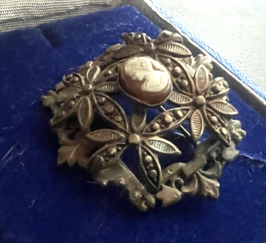 Broche Fleur Camée de Veste Foulard Ciselé 3x 3,5 Centimètres Vintage