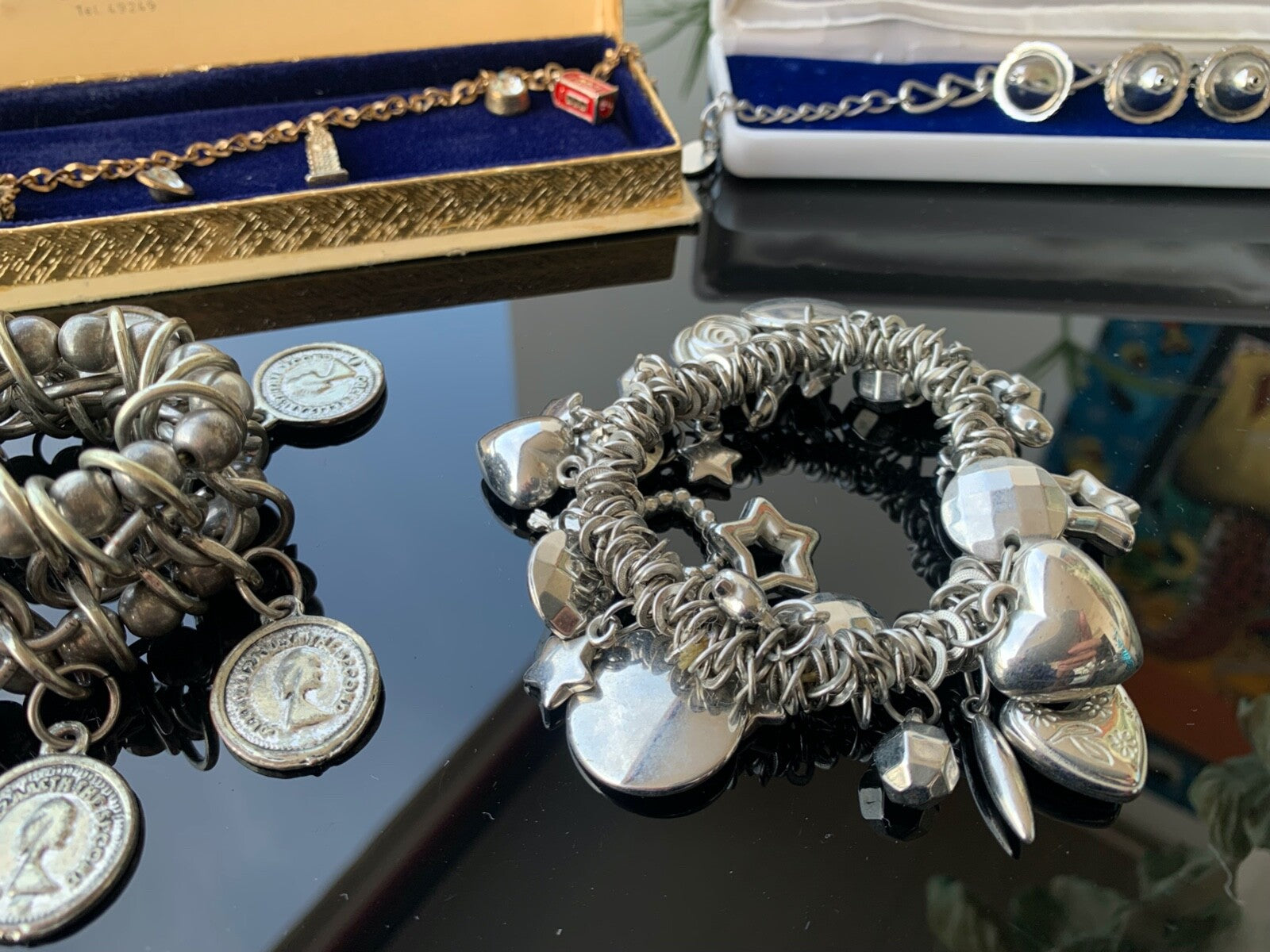 🔴 Lot of 4 BRACELETS with charms + 2 rare VINTAGE CHARMS! 