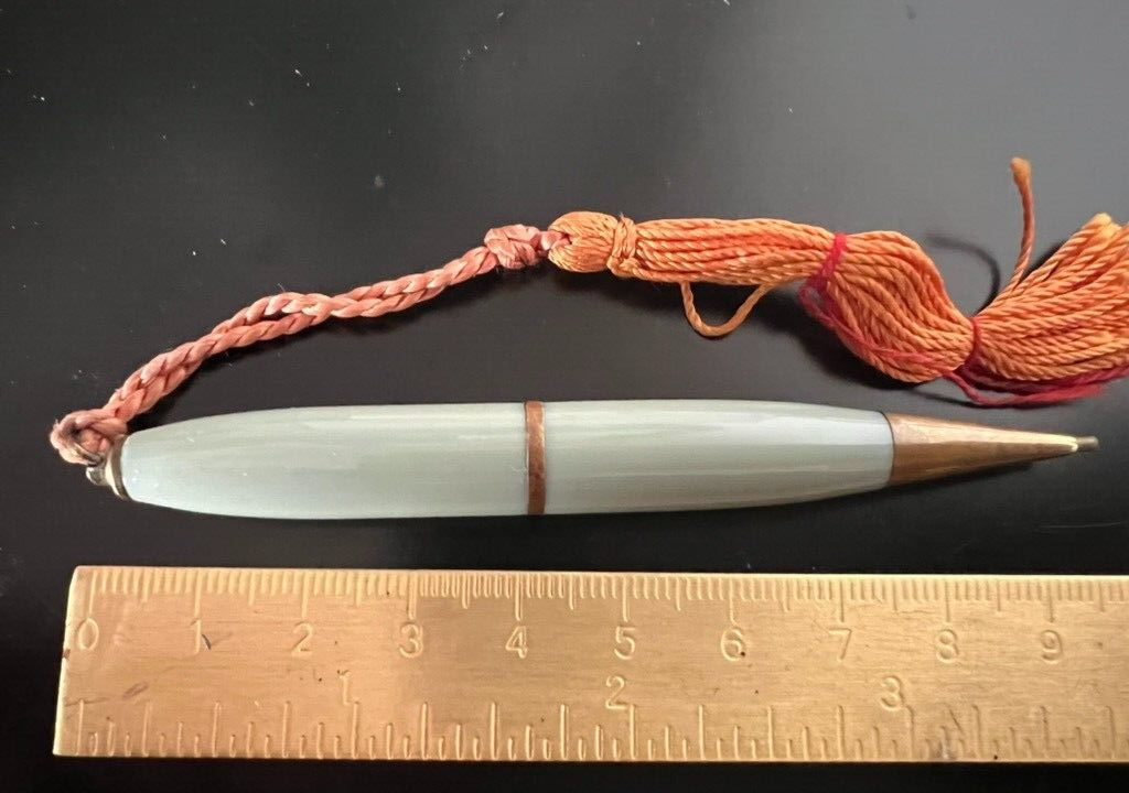 🔴 Green mechanical pencil with curved leads, writes like a bow, vintage 1970s 