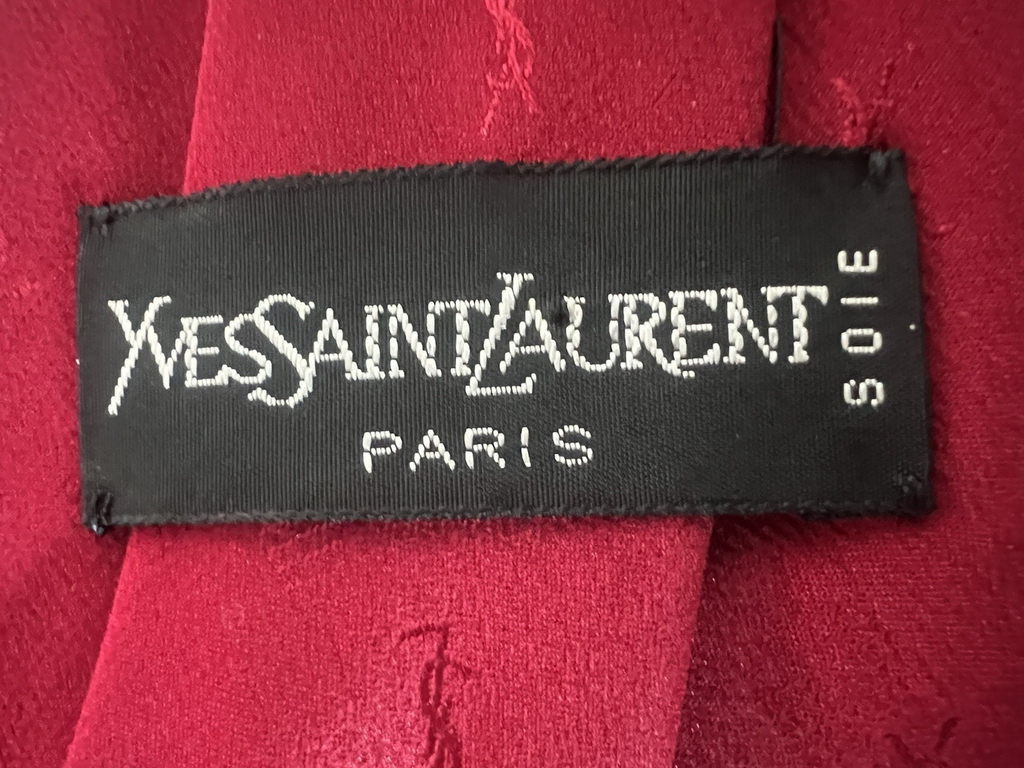 Rote YSL-Krawatte von Yves Saint Laurent, einfarbig, 100 % Seide 