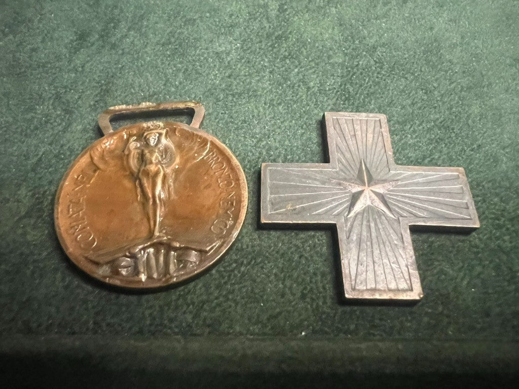 🔴 Medaglie CROCI AL MERITO e BRONZO NEMICO nastri e spille lotto unico vintage