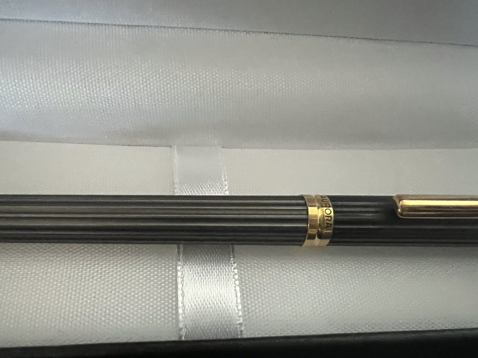 Aurora Stylo-Plume Sphère Kona Titane Bicolore Profils Laminés Écrit B