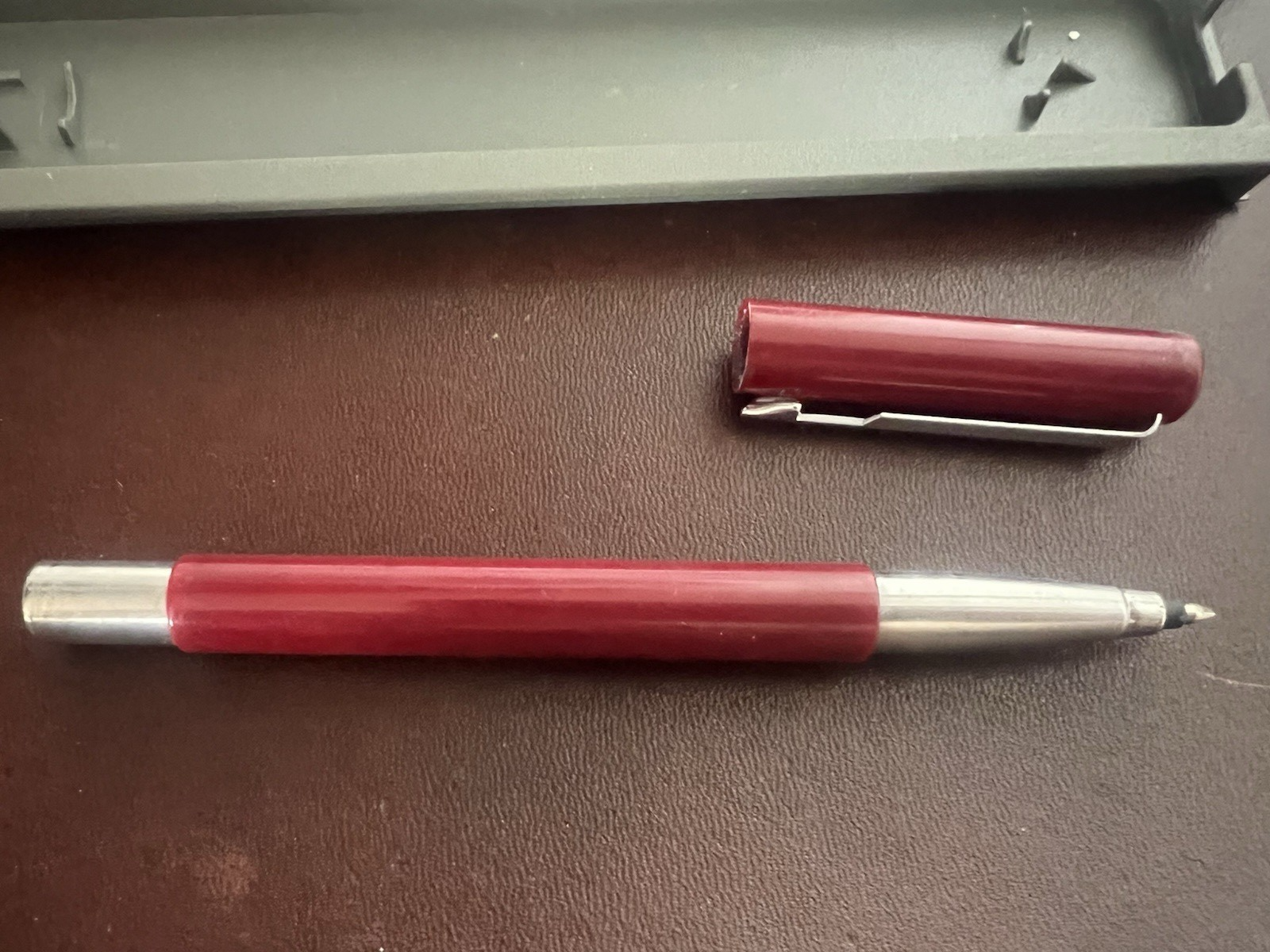 Parker Stylo-Plume Stylo à Plume Et Sphère Rouge Vector Scrivono Vintage