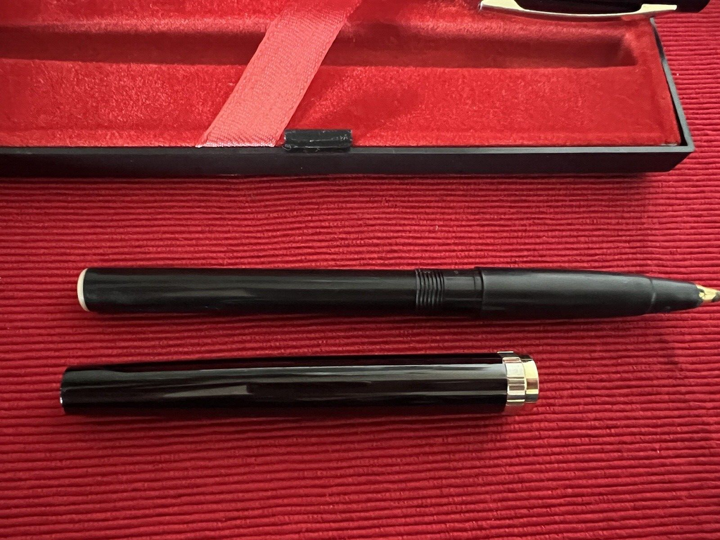 🔴 PENTEL Excalibur Kugelschreiber, schwarzer Lack, mit Anleitung und Etui 