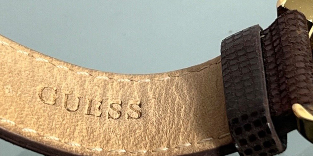 GUESS Damenuhr mit Quarzfunktion und Tiermotiv W0056L Boîte 