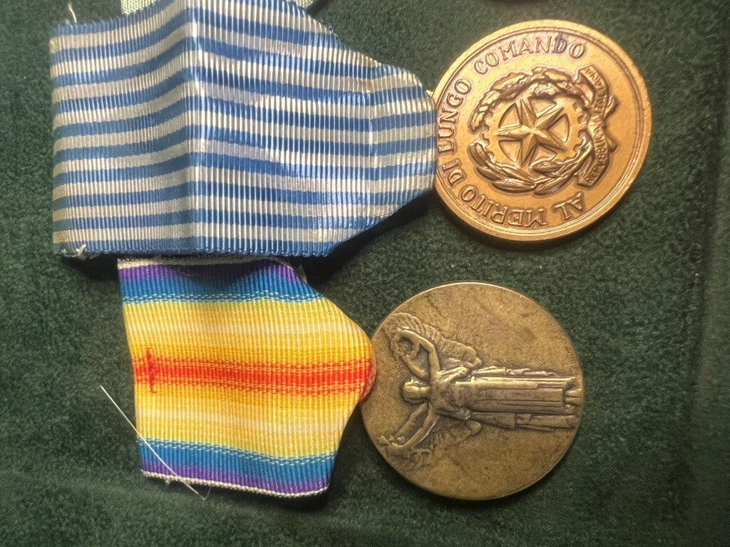 🔴 Medaglie CROCI AL MERITO e BRONZO NEMICO nastri e spille lotto unico vintage