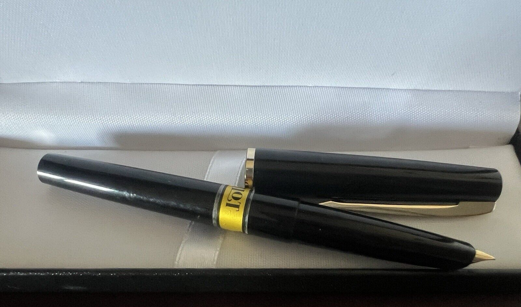 🔴 PILOT penna stilografica nera pennino F profili dorati scrive vintage 1970