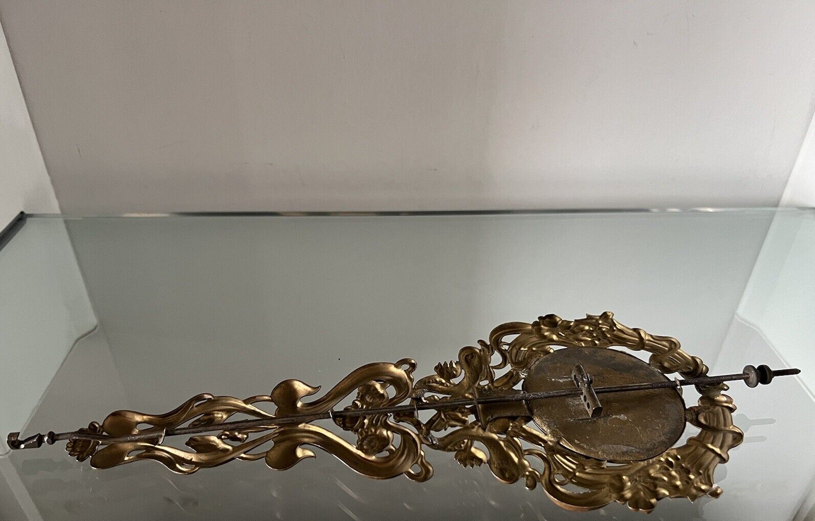 🔴 PENDOLO orologio muro parete RICAMO DAMA METALLO con asta retrostante vintage