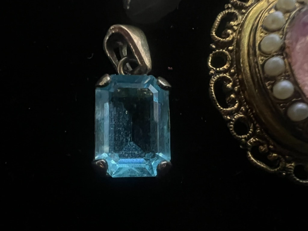 🔴 Ciondoli collana in metallo con perle pietra azzurra delfini lotto vintage