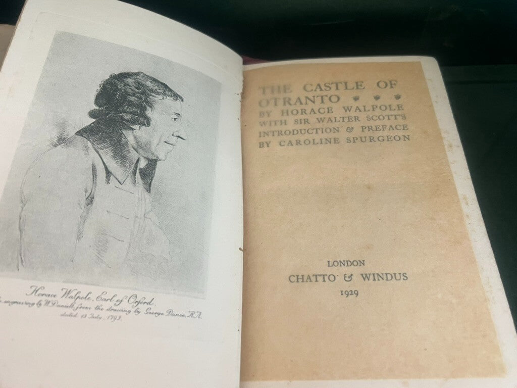 🔴 Buch DAS SCHLOSS VON OTRANTO von Caroline Spurgeton in englischer Sprache aus dem Jahr 1929 