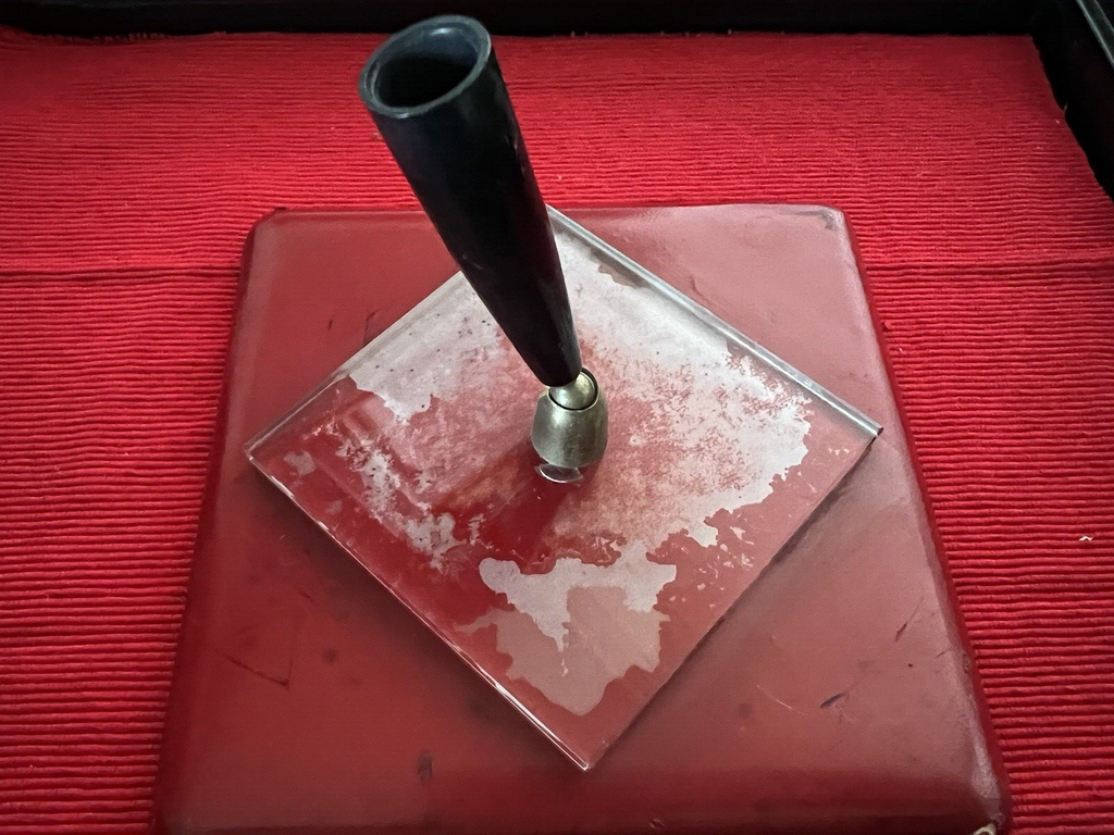 Stilofori Kugelschreiber-Set mit Tischfuß, hautfarben, rot, mit 2 Stiften, Vintage 1970 