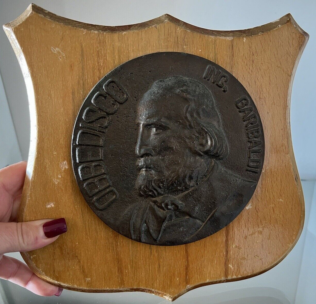 🔴 Große Bronzemedaille mit dem Wappen der Garibaldi auf originalem Holzschild: ICH GEHORCHE