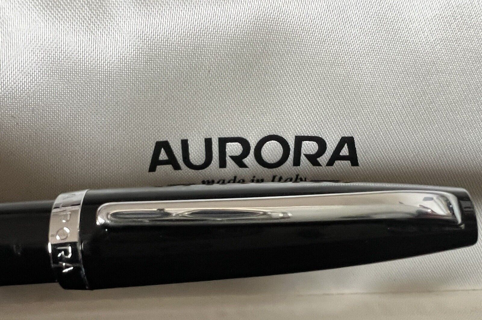 🔴 AURORA penna sfera Style nera brillante con profili cromati scrive