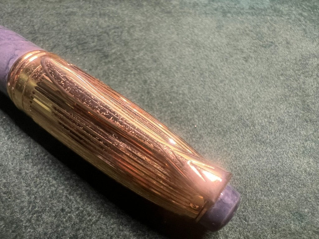 🔴 OSAMA Mini-Kugelschreiber für den Kalender, grau-goldener Lack, schreibt im Vintage-Stil 