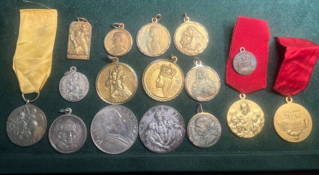 🔴 Medaglie SACRE pellegrinaggi al merito metallo nastri vintage LOTTO n.19