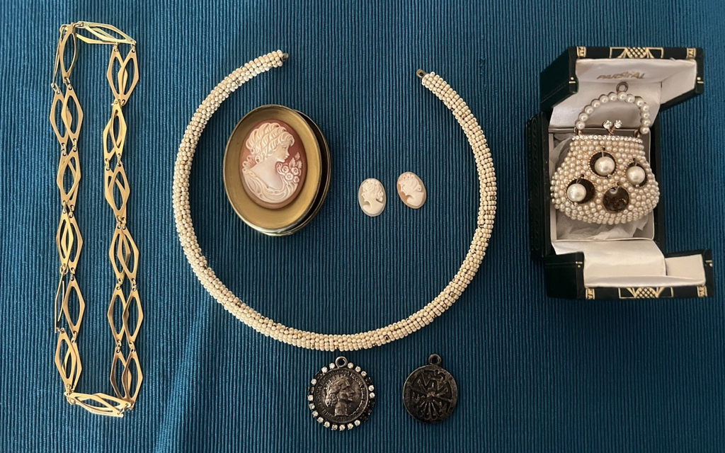 Collares De Bisutería Con Camafeos, Cadenas Y Perlas Vintage Años 70/90 N.2