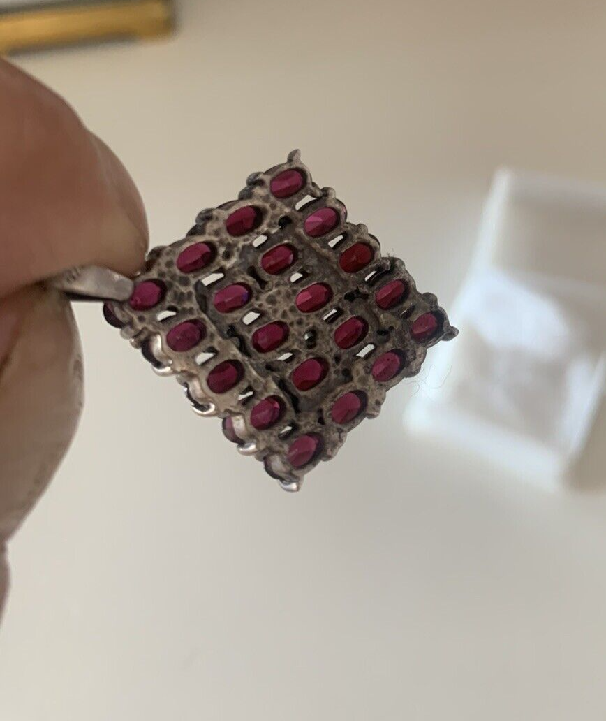 🔴 Fiore a rombo con GRANATI rossi a piramide posti a rilievo ARGENTO vintage