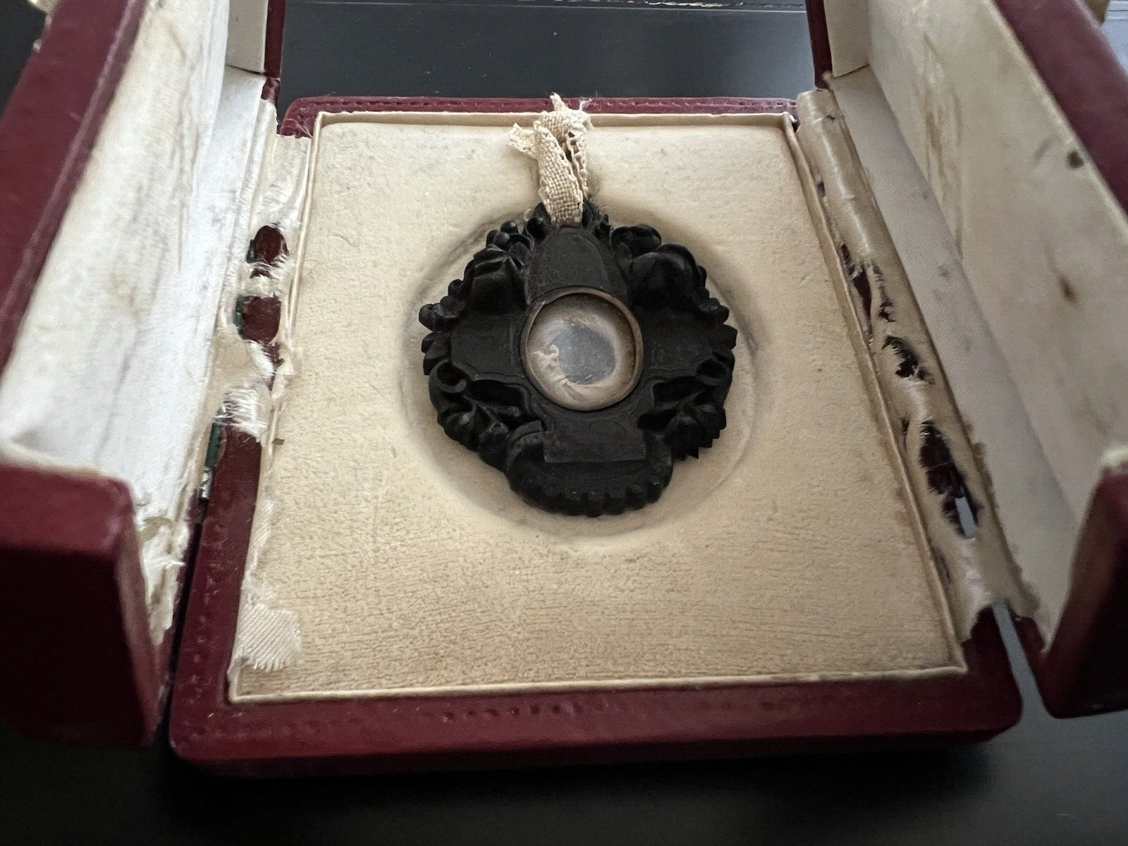 Pendentif Porte- Relique Bois Sculpté Main Médaillon Central Antique 800 