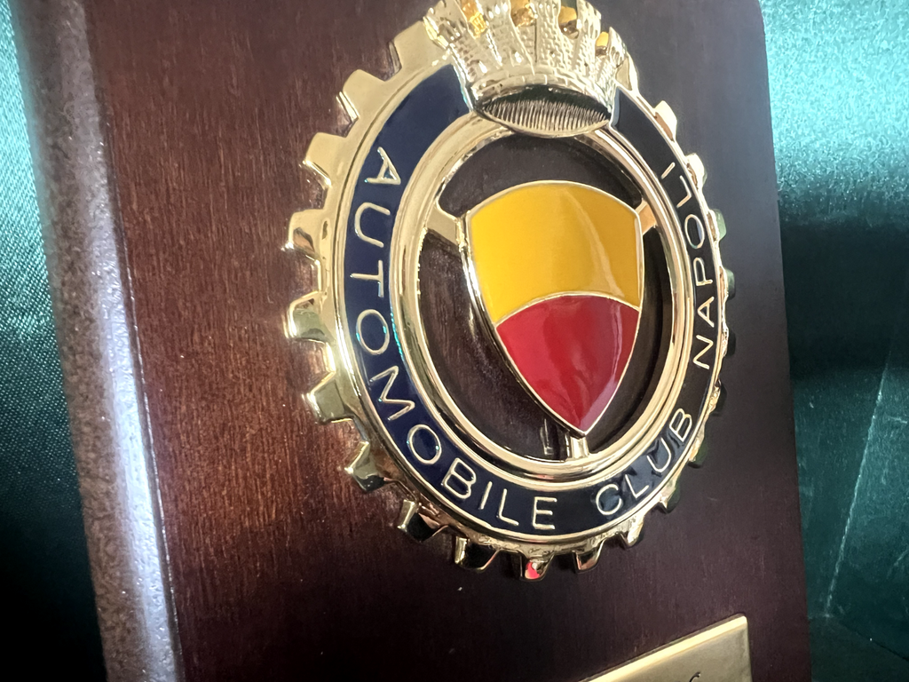 🔴 AUTOMOBIL CLUB NAPOLI Auto-Motorrad-Metallplakette und Emaille-Wappen 1906–2006 