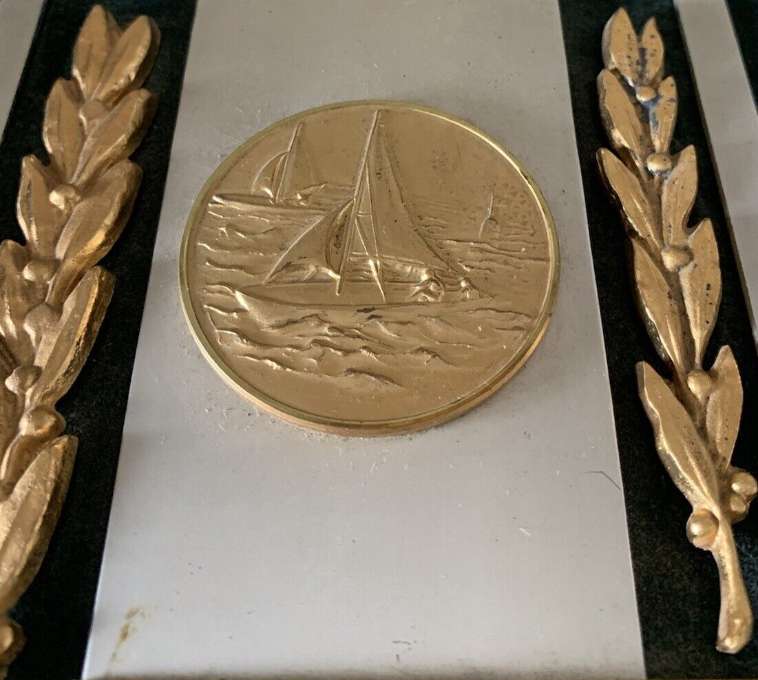 Panonceau Avec Médaille Regatta Surface de Voile 1977 Réunion Adriatique De 