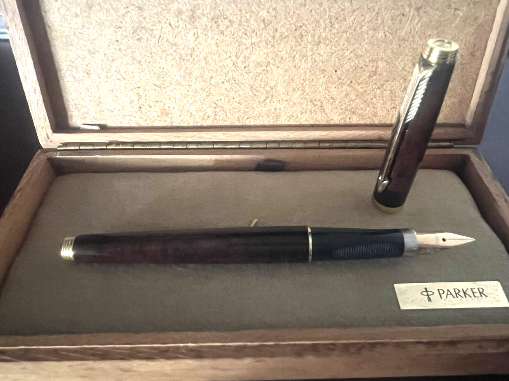 🔴 PARKER Füllfederhalter 75 Thuja Lack, 14K Goldfeder, M (mittel), mit Etui 