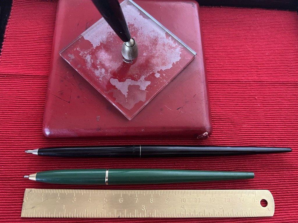 Lot Bureau Base Stylo Bille Stilofori Cuir Rouge Avec 2 Stylos Vintage 1970 