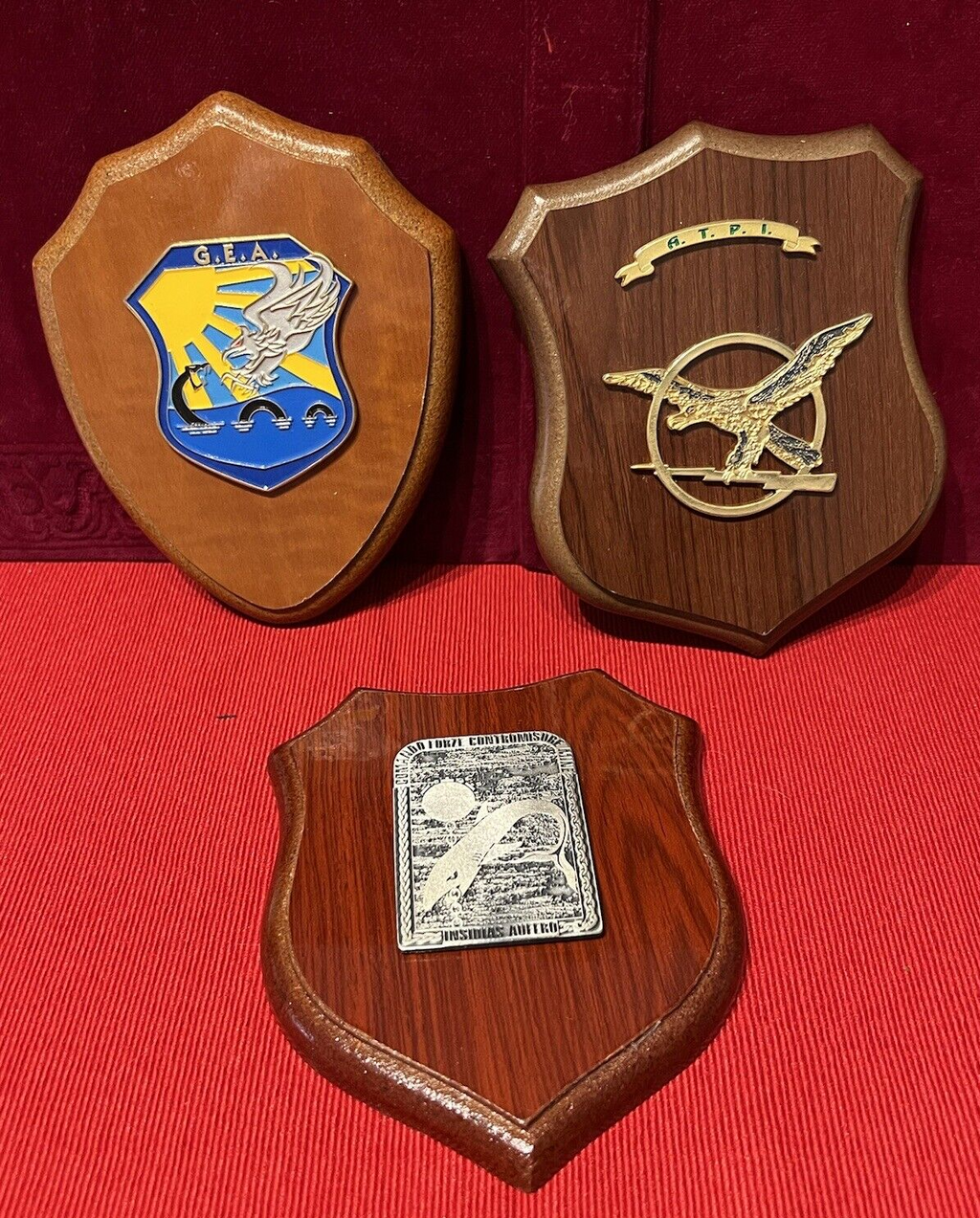 🔴 Crest CORPI SPECIALI scudi di metallo e legno lucidati LOTTO 3 PEZZI h 15 cm