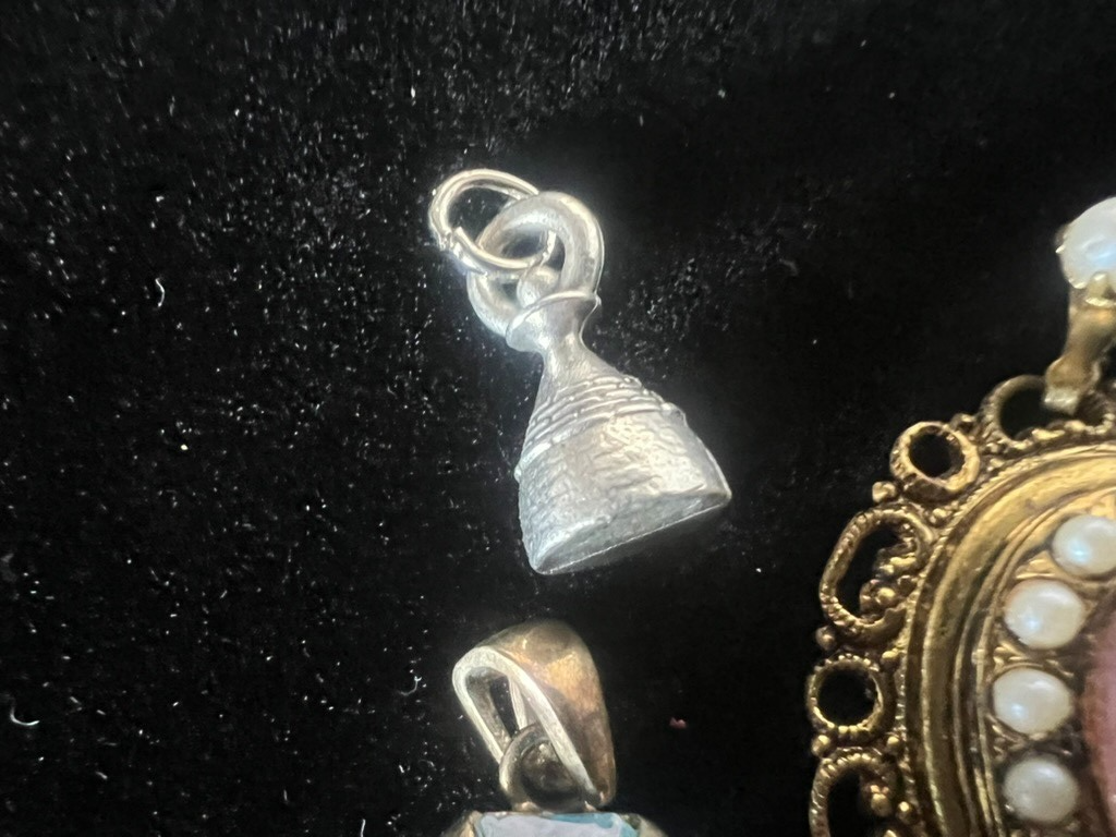 🔴 Ciondoli collana in metallo con perle pietra azzurra delfini lotto vintage