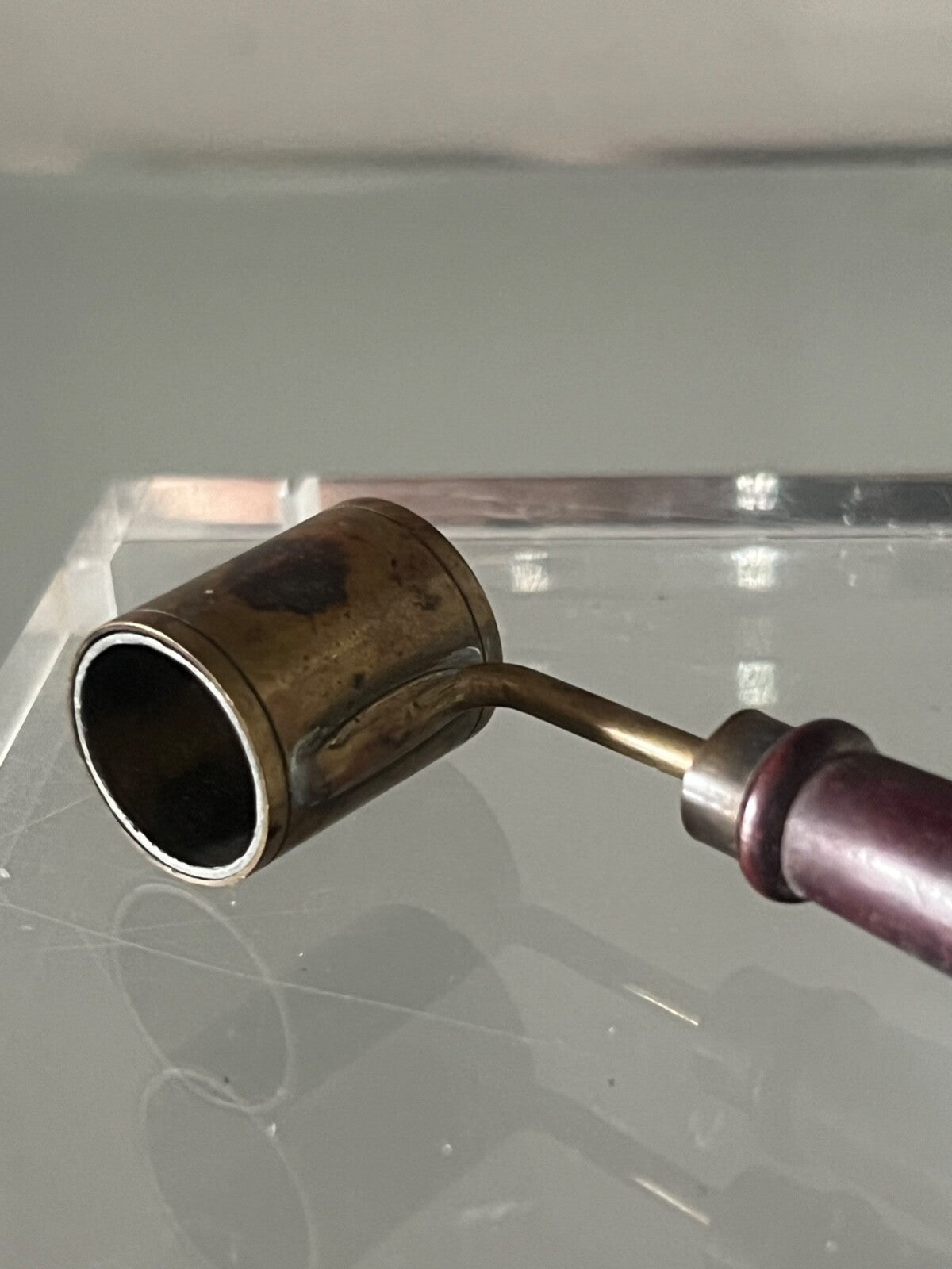 🔴 Vintage-Messbecher aus Messing mit Holzgriff für Schießpulver, ideal für die Vitrine. 