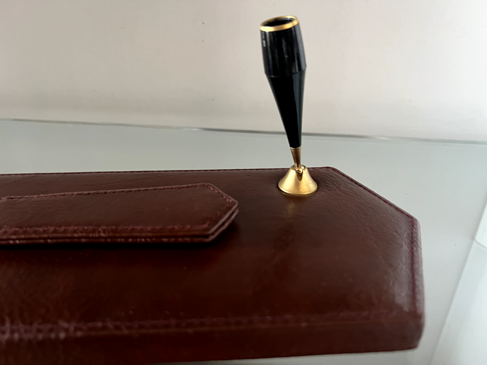 Stifthalterbasis Füllfederhalter Kugelschreiber Leder Schreibtischstift Vintage 