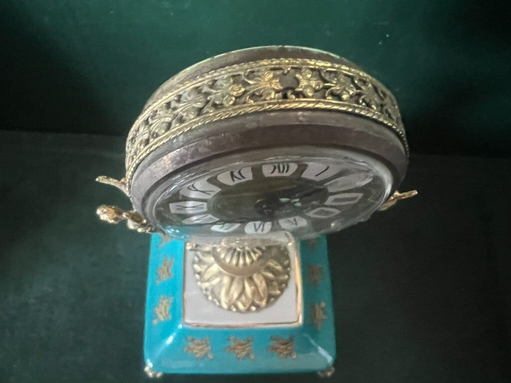 🔴 OROLOGIO porcellana decorata con piedi di leone da revisionare h 35 vintage