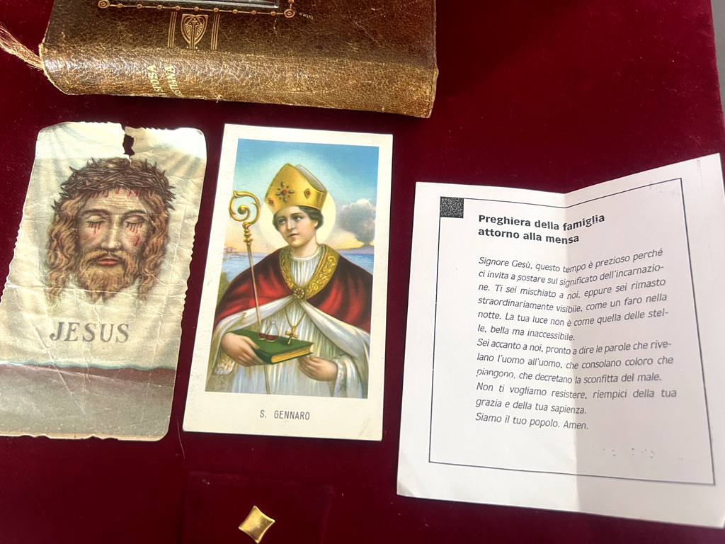 🔴 Buchen Sie DIE CHRISTLICHE BRAUT mit alten Heiligenbildern mit gemeißeltem Flachrelief 