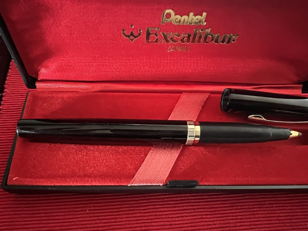 PENTEL Bolígrafo Roller Excalibur Laca Negra Con Instrucciones Y Estuche