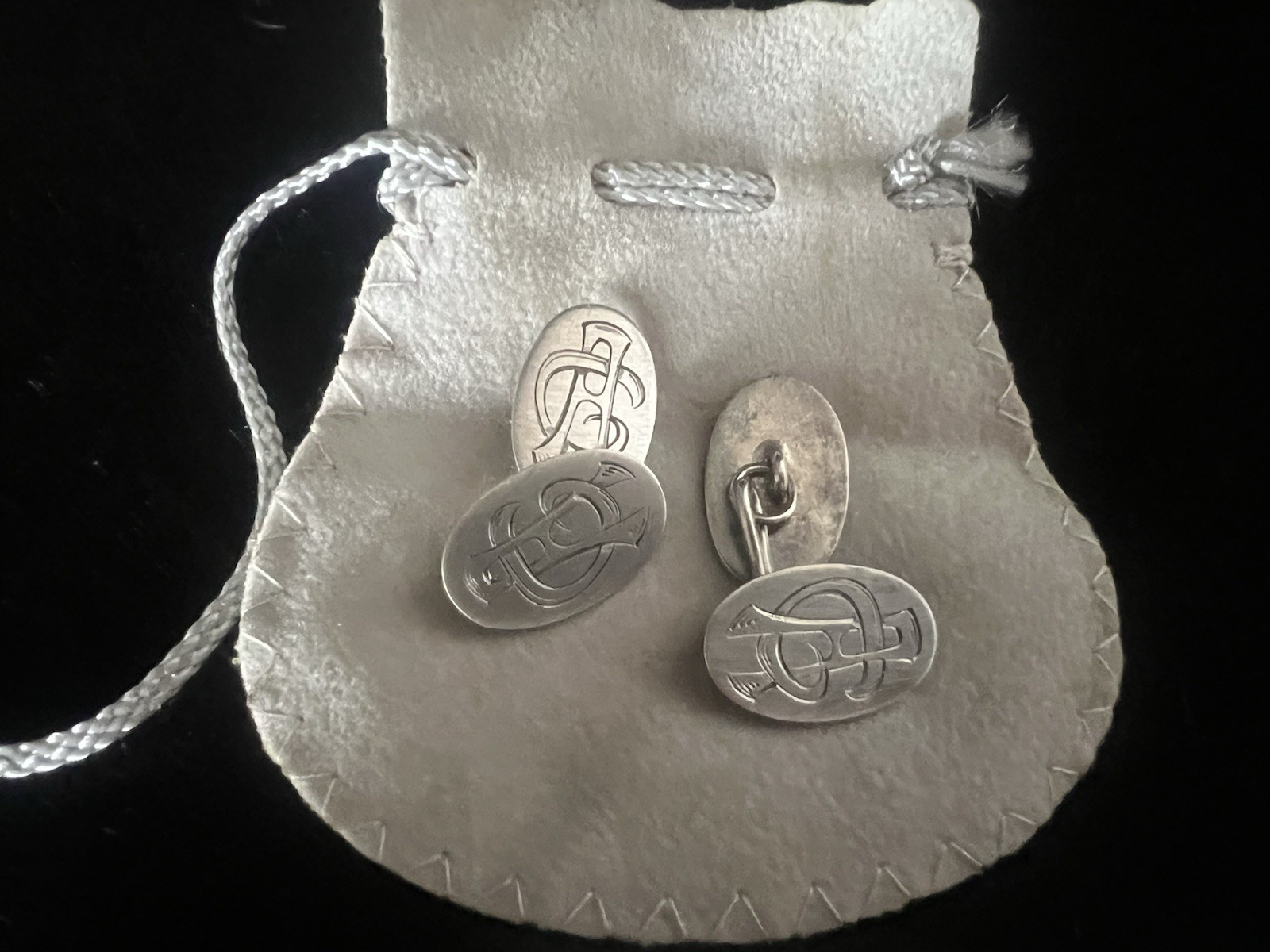 🔴 Vintage oval engraved metal cufflinks for men with intertwined AC initials 