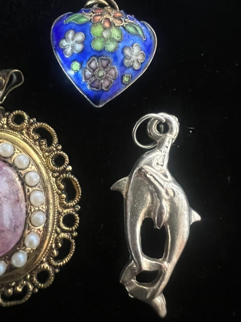 🔴 Ciondoli collana in metallo con perle pietra azzurra delfini lotto vintage