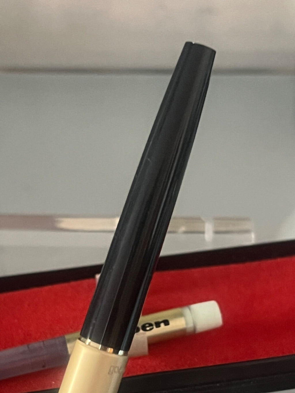 🔴 UNI-BALL penna sfera nera cappuccio dorato con custodia scrive vintage '70