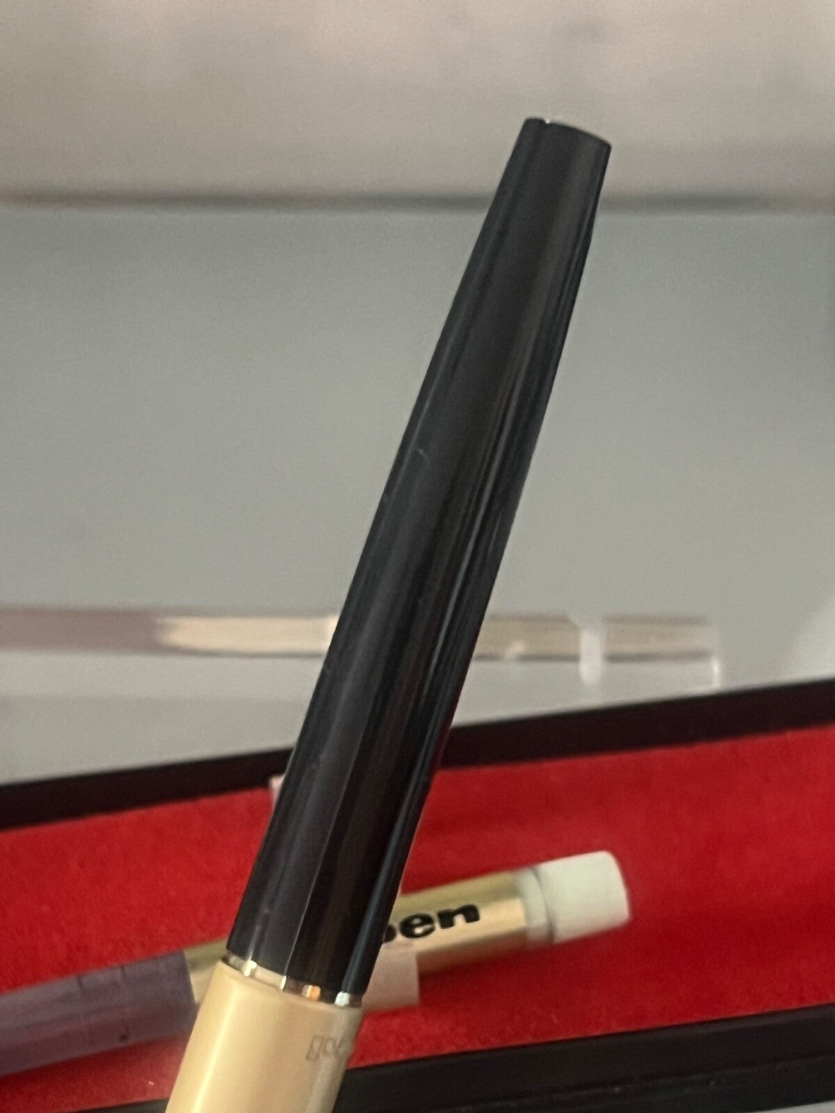 🔴 UNI-BALL penna sfera nera cappuccio dorato con custodia scrive vintage '70