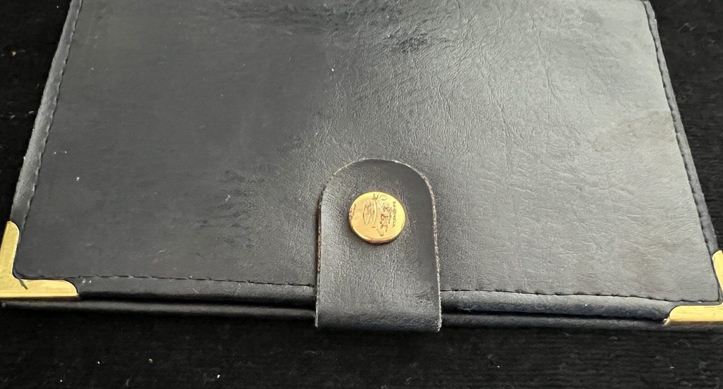 PRYNGEPS bietet Garantie auf Uhren für Damen und Herren in Blutblau mit Metallgehäuse. 