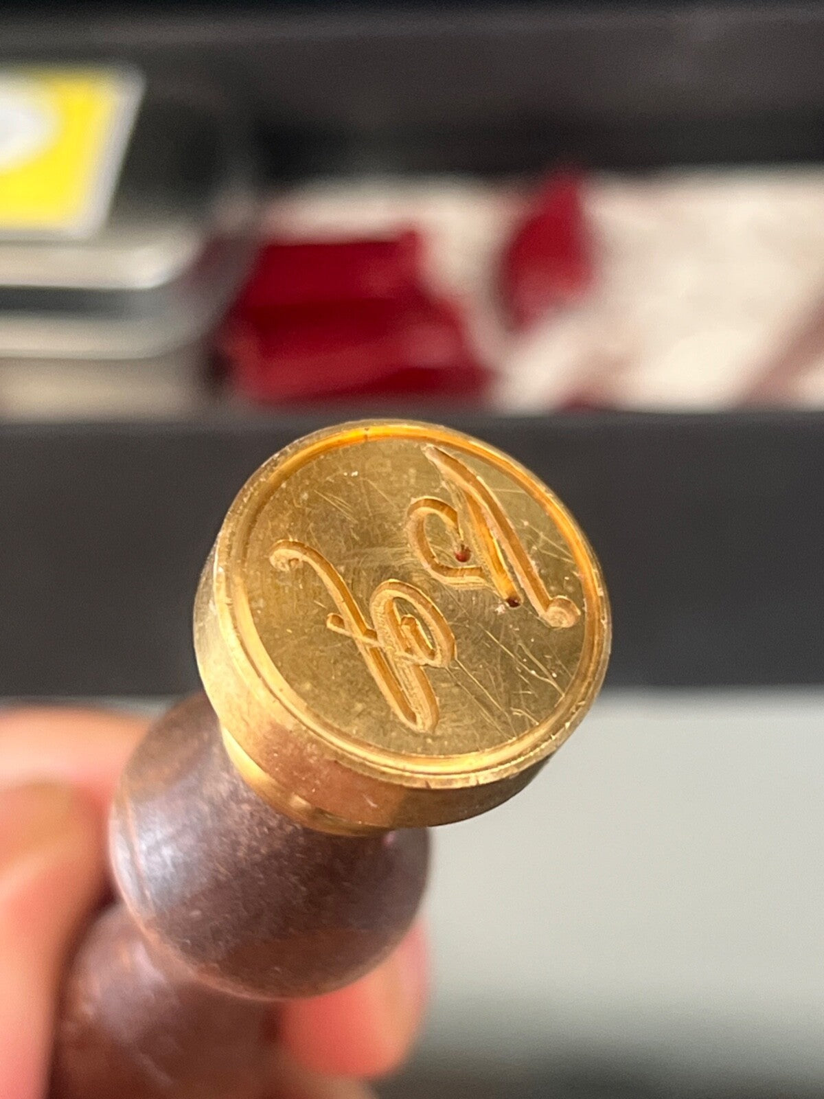 🔴 SIGILLO timbro ceralacca con iniziali A V spugna brillantini MANUFACTUS