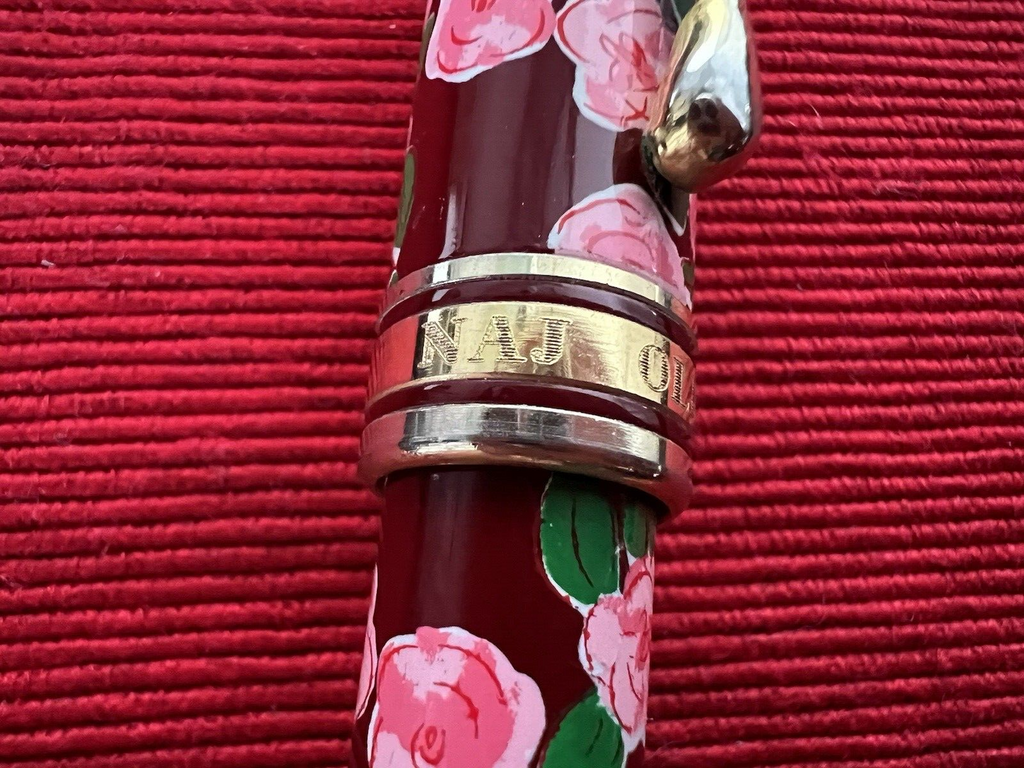Naj Oleari Stylo-Plume Stylo à Plume Laque Rouge Fleurs Rose Écrit Vintage
