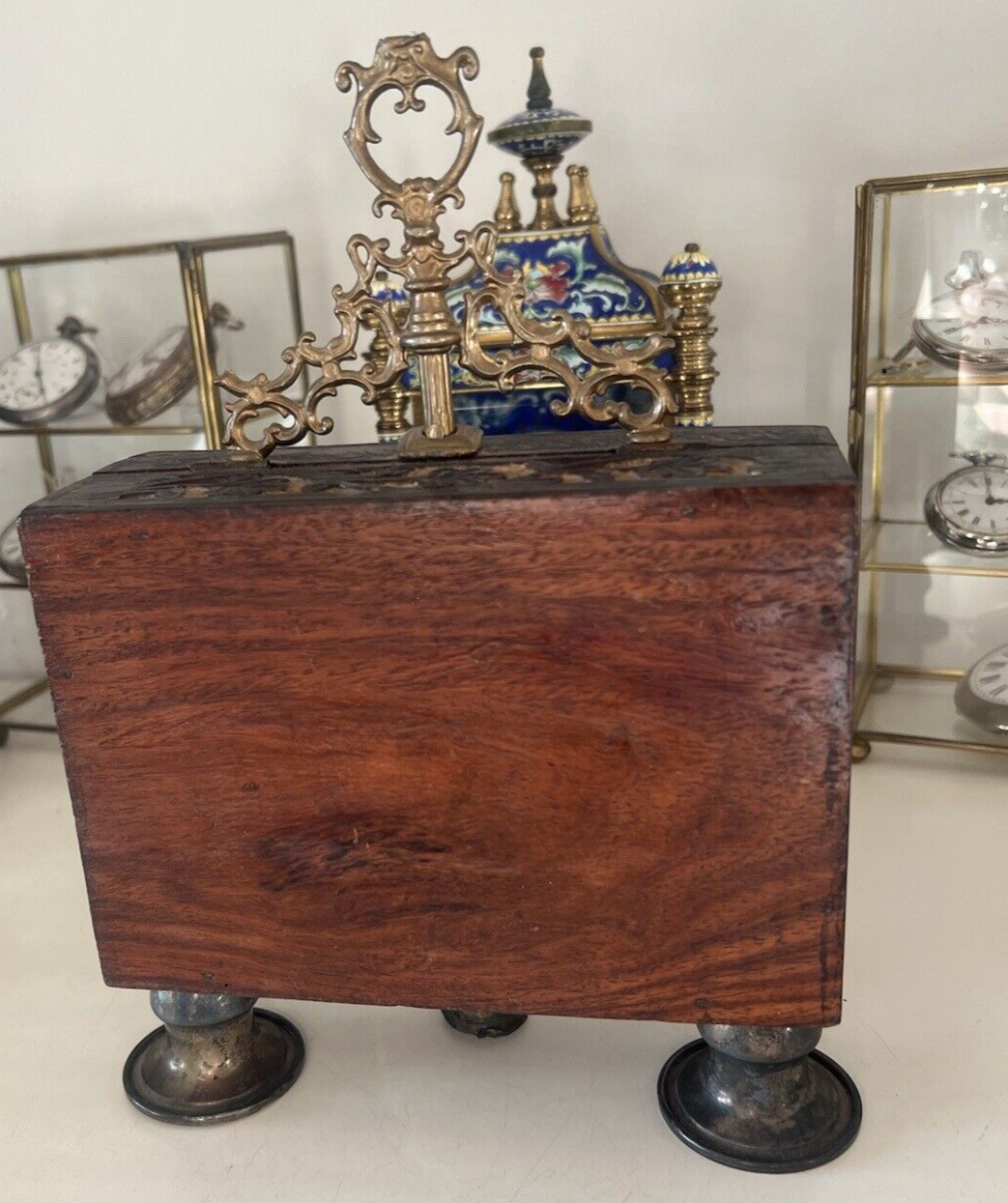 🔴 Orologio sveglia ARTIGIANALE da tavolo legno SCOLPITO E DIPINTO MANO vintage