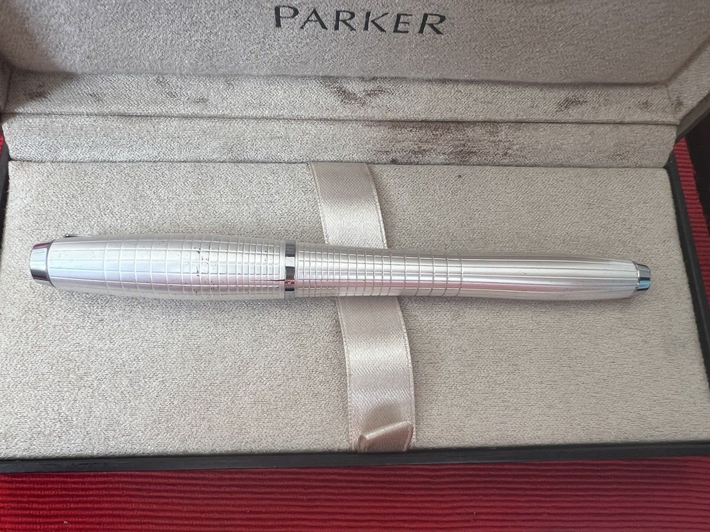 Parker Stylo-Plume Stylo à Plume Urban Premium Chrome Satiné Et Brillant Écrit