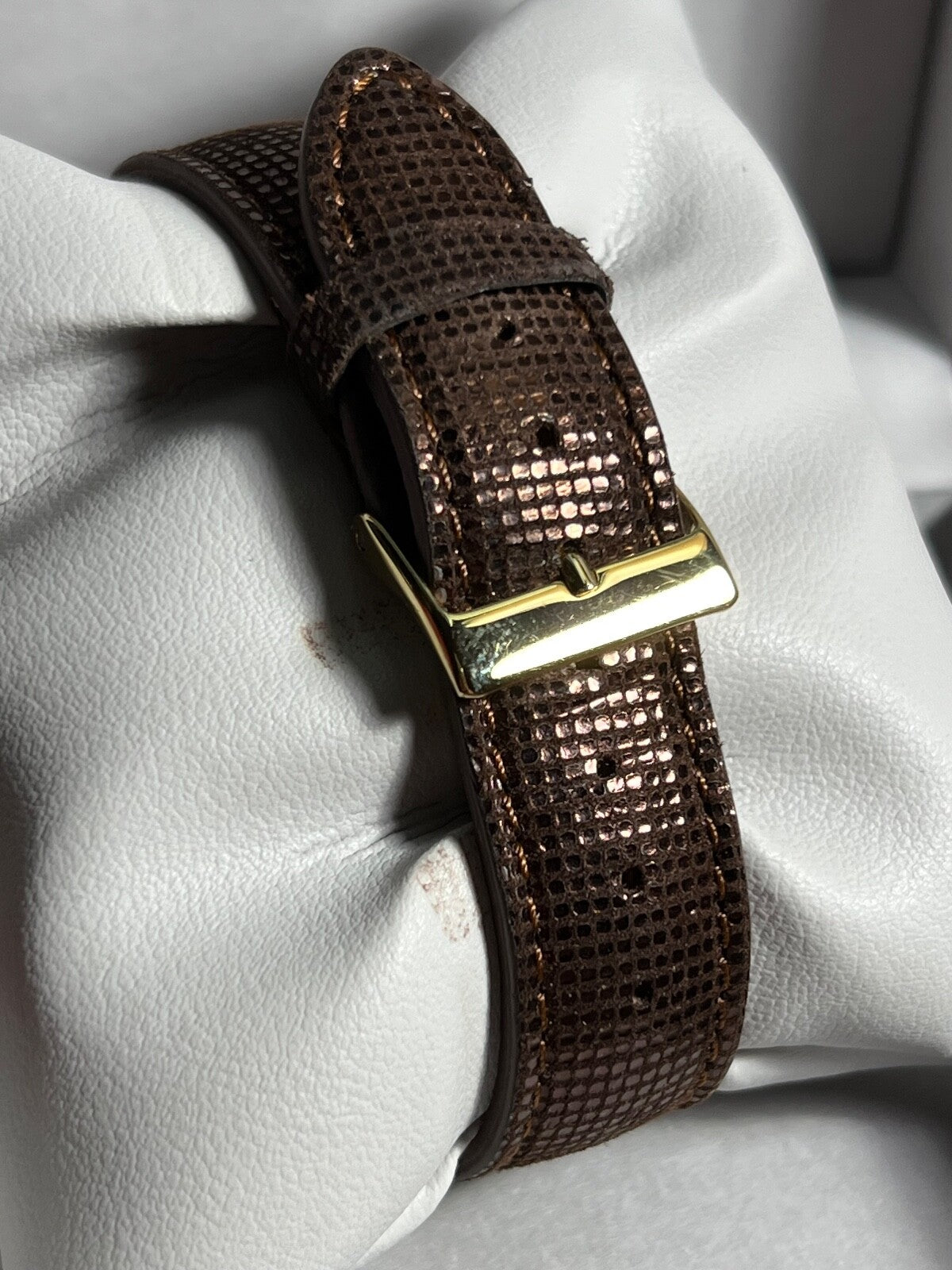 GUESS Damenuhr mit Quarzfunktion und Tiermotiv W0056L Boîte 