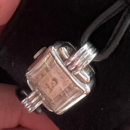 🔴 VENUS HAND-WINDING watch for women, miniature case, vintage leather bracelet 