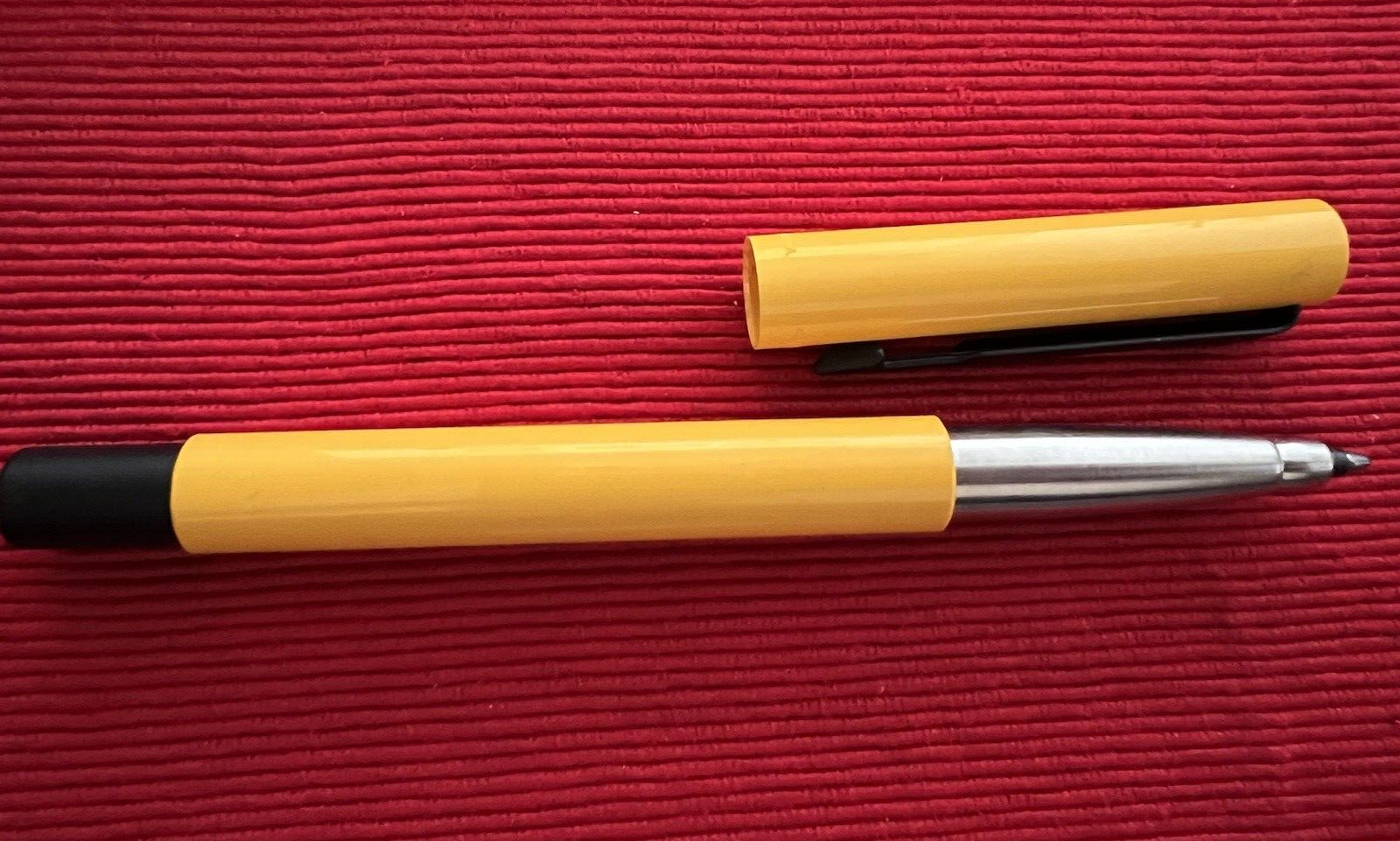 Parker Stylo-Plume Sphère Roller Vector Jaune Écrit Avec Boîte Utilisé Vintage